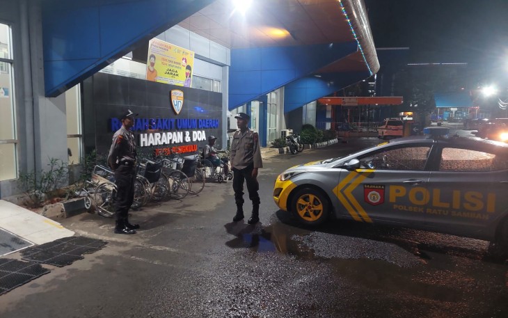 Antisipasi C3, Patroli Polsek Ratu Samban Kontrol Obyek Vital, Pemukiman dan Sambangi Pos Kamling