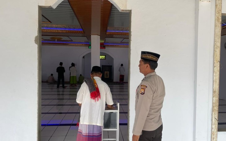 Beri Rasa Aman dan Nyaman, Polsek Giri Mulya Lakukan Pengamanan Salat Jumat