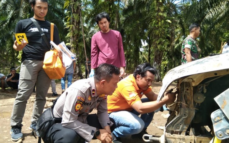 Polsek Batik Nau Dampingi Tim Inavis Olah TKP Kebakaran Mobil
