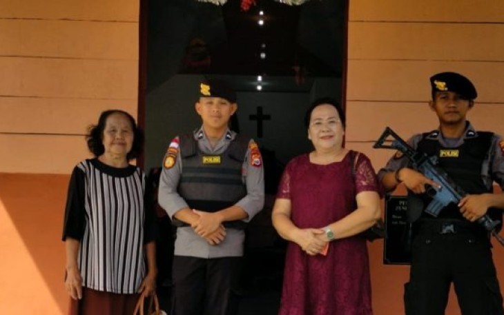 Personil Polsek Enggano Saat Pengamanan Ibadah di Gereja HKBP PKPE Malakoni