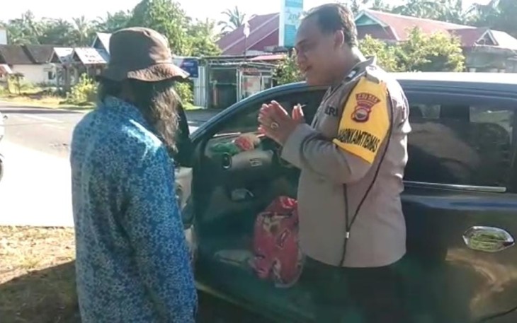 Aksi Heroik Bhabinkamtibmas, Selamatkan Lansia yang Terkunci di Mobil