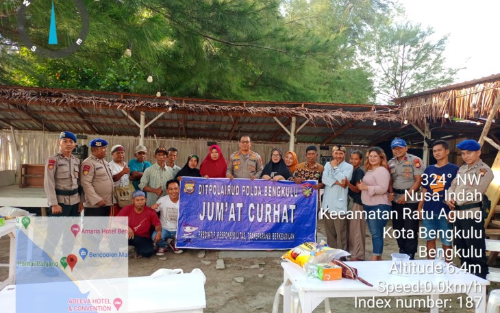 Wadirpolairud Jumat Curhat Sambil Berbagi Beras ke Masyarakat