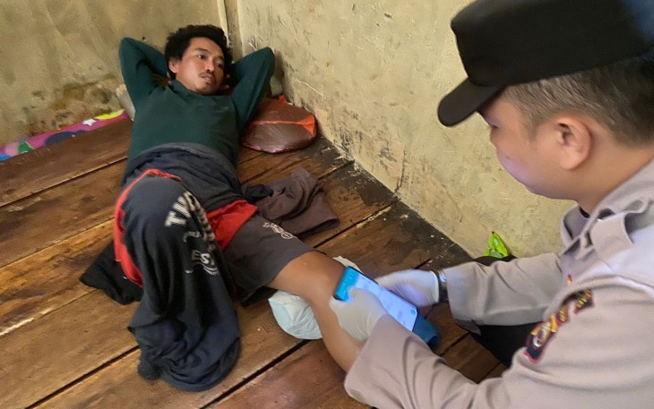 Personel Polres Kepahiang Saat Lakukan Pemeriksaaan Kesehatan Tahanan
