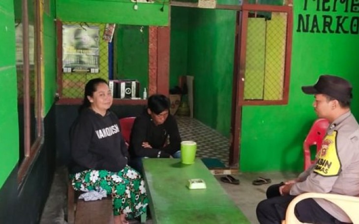 Bhabinkamtibmas Mengimbau Warung Agar Tidak Menjual Tuak dan Minuman Alkohol pada Saat Bulan Suci Ramadan