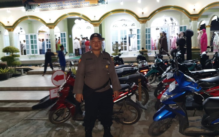 Polsek Teluk Segara Kerahkan Personel Jaga Masjid Saat Salat Tarawih