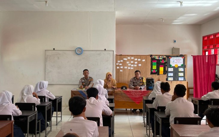 Sat Binmas Berikan Penyuluhan di SMP Negeri 48 Bengkulu Utara