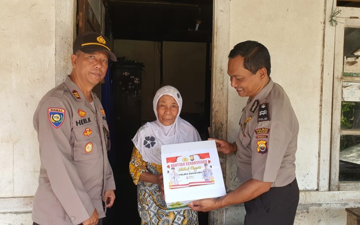 Bulan Ramadhan, Polres Kepahiang Tingkatkan Kepedulian Dengan Membagikan Bantuan