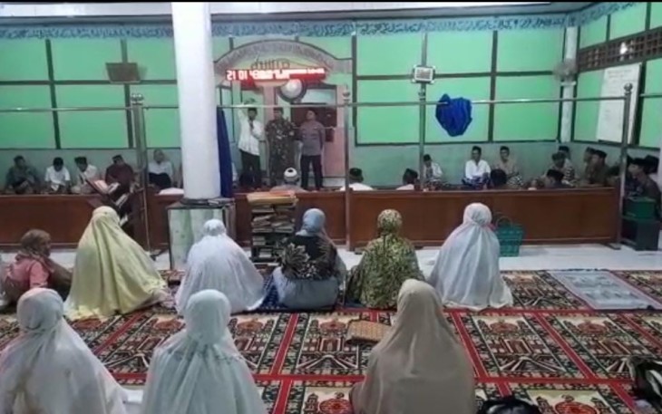 Kapolsek Lebong Atas Hadiri Safari Ramadan di Masjid Al Iman 