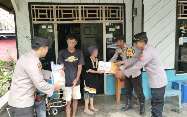 Polsek Lais Berikan Bantuan Kemanusiaan Untuk Negeri kepada Warga yang Kurang Mampu