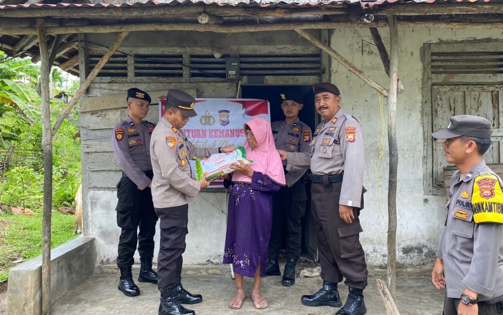 Bantuan Kemanusiaan Untuk Negeri, Polres Kaur Berikan Bansos kepada Warga Kurang Mampu