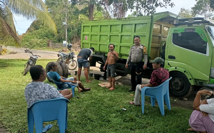Jalin Komunikasi dengan Masyarakat, Polsek Batik Nau Sambangi Warga Binaannya