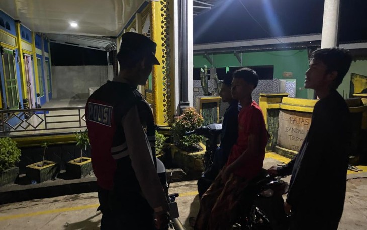 Antisipasi Gangguan Kamtibmas, Polsek Batik Nau Lakukan Patroli Malam