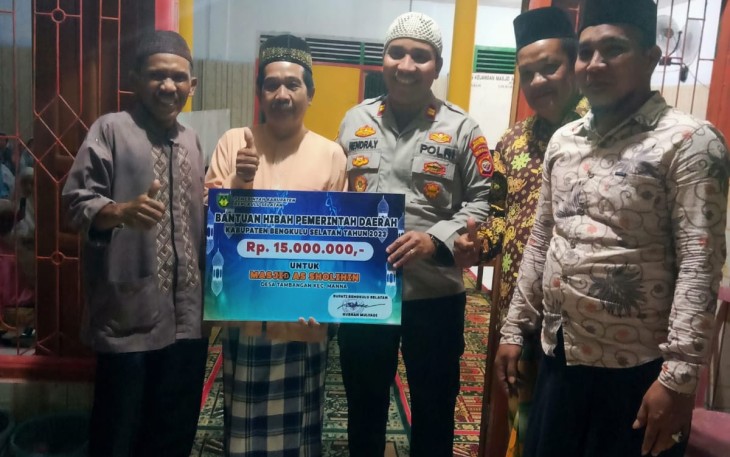 Kapolsek Manna Safari Ramadan Bersama Kepala Bapedda dan Forkopimcam Manna. 