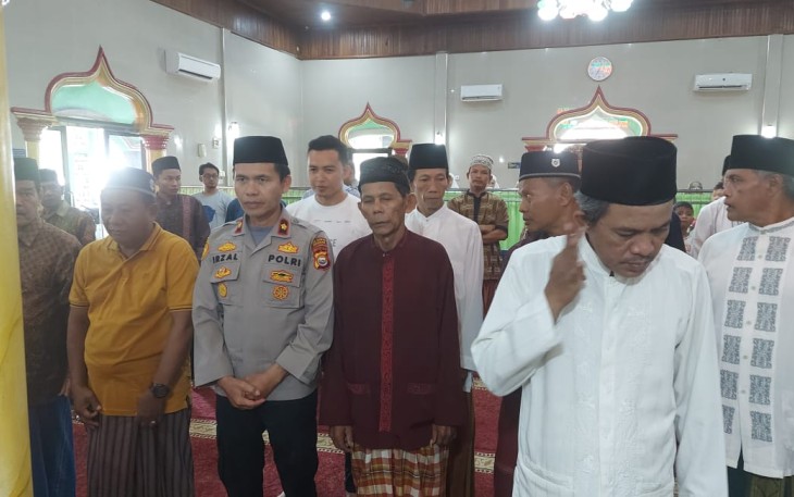 Kapolsek Teluk Segara Salat Ghaib Wafatnya Istri Wakapolri