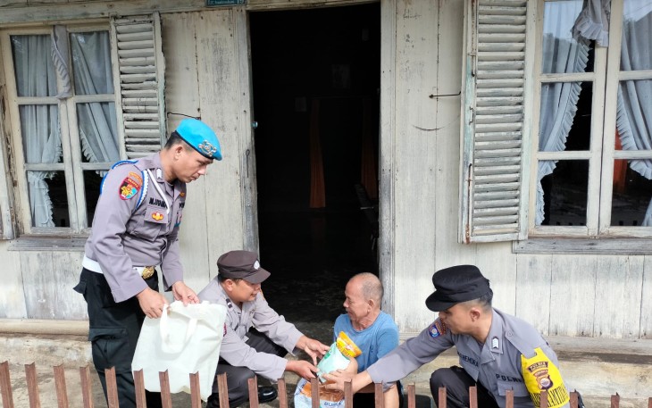 Bantuan Kemanusiaan Untuk Negeri Kembali di Salurkan Polsek Bermani Ilir Untuk Warga Kurang Mampu   
