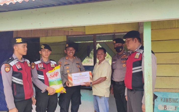Polres Mukomuko Kembali Bagikan 25 Paket Bantuan Kemanusiaan