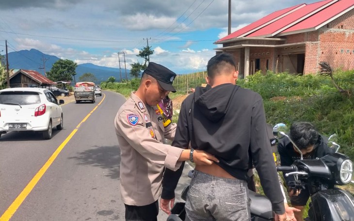 Polsek Sindang Kelingi Razia Sajam dan Senpi di Desa Pelalo 