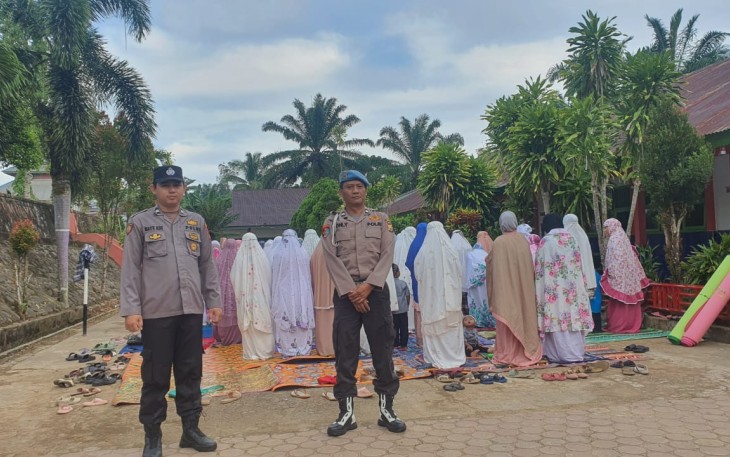 Polsek Giri Mulya Lakukan Pengamanan Salat Idul Fitri di Halaman SD 109 Bengkulu Utara