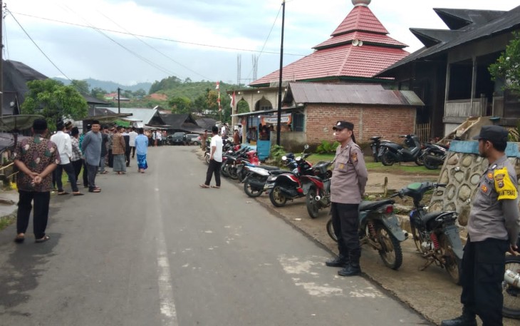 Polsek Rimbo Pengadang Laksanakan Pengamanan Salat Idulfitri di Masjid Nurul Huda