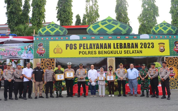 Wakapolda  Tinjau Pos Pelayanan Lebaran di Bengkulu Selatan, Bagikan Bingkisan dan Beri Semangat Personel