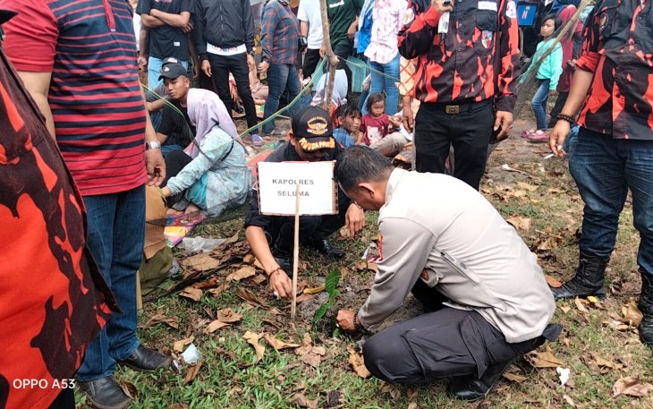 Kapolsek Talo Hadiri Penghijauan Pohon Mangrove di Pantai Pandan Sari