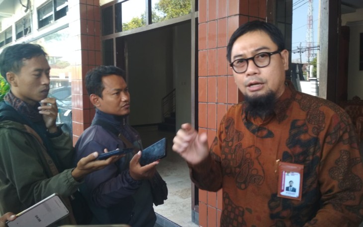 Widyaiswara Ahli Madya Komisi Pemberantasan Korupsi (KPK), Muhammad Indra Furqon, saat memberikan keterangan kepada wartawan, di gedung DPRD Karanganyar, Jumat (2172023).