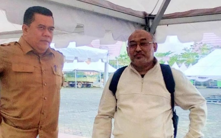 Sekda Bintan Ronny Kartika (kiri) saat ditanyai usai memimpin Rapat Akhir Persiapan Peringatan Hari BUM Desa, Senin (30/01).