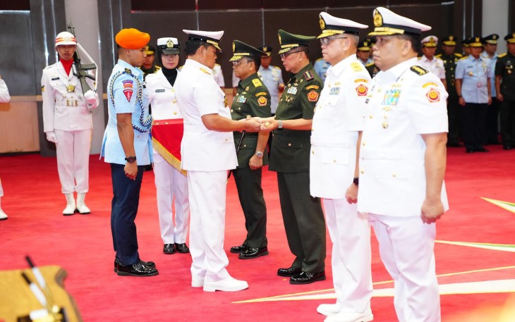 Panglima TNI saat Pimpin Sertijab Dansatkomlek TNI dan Kapusinfomar TNI