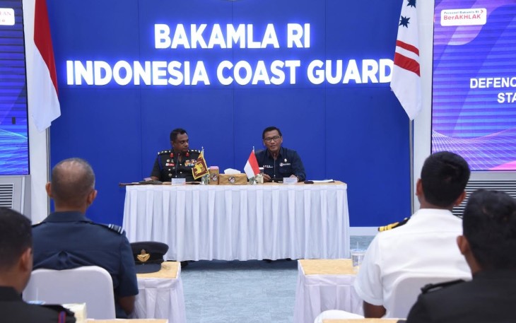 Deputi Bidang Kebijakan dan Strategi Bakamla RI Laksda Bakamla Dr. Gregorius Agung W.D., M.Tr. (Han) saat terima kunjungan kehormatan dari The Defence Services Command and Staff College (DSCSC) Sri Lanka serta Perwakilan Kedubes Sri Lanka di Mabes Bakamla RI, Jakarta Pusat, Kamis (7/9/2023).