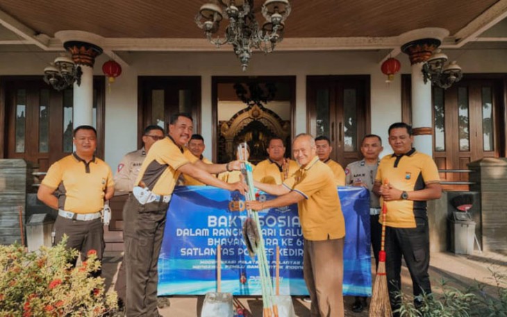 Satlantas Polres Kediri Kota Lakukan Aksi Sosial di Rumah Ibadah Secara Serentak 