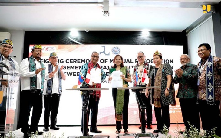 Penandatangan nota kerja sama Mutual Recognition Arrangement (MRA) untuk desain interior dilakukan oleh Lembaga Pengembangan Jasa Konstruksi (LPJK) dengan Professional Regulation Commission (PRC) Republic of the Philippines di kantor LPJK, Jakarta, Senin (20/11/2023). 