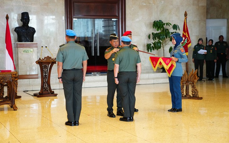 Acara serah terima jabatan Komandan Pasukan Pengamanan Presiden (Danpaspampres) dari Mayjen TNI Rafael Granada Baay, S.E., M.M., kepada Mayjen TNI Achiruddin, S.E., bertempat di ruang Hening Mabes TNI Cilangkap, Selasa (19/12/2023). 