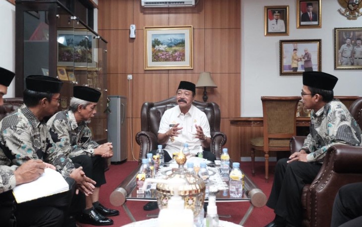 Pengurus LDII Kabupaten Gowa beraudiensi dengan Wakil Bupati Gowa Abdul Rauf Malaganni SSos MSi di ruang kerja Wakil Bupati Gowa, Jalan Mesjid Raya, Kabupaten Gowa, Sulawesi Selatan, (1/3/2023).