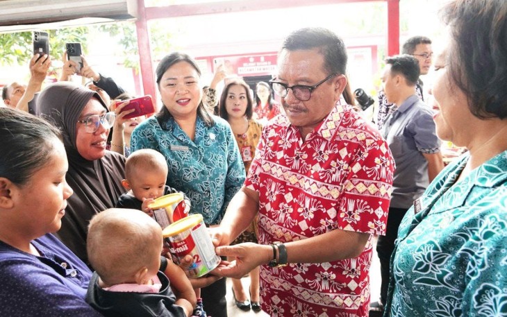 Wali Kota Bitung Maurits Mantiri