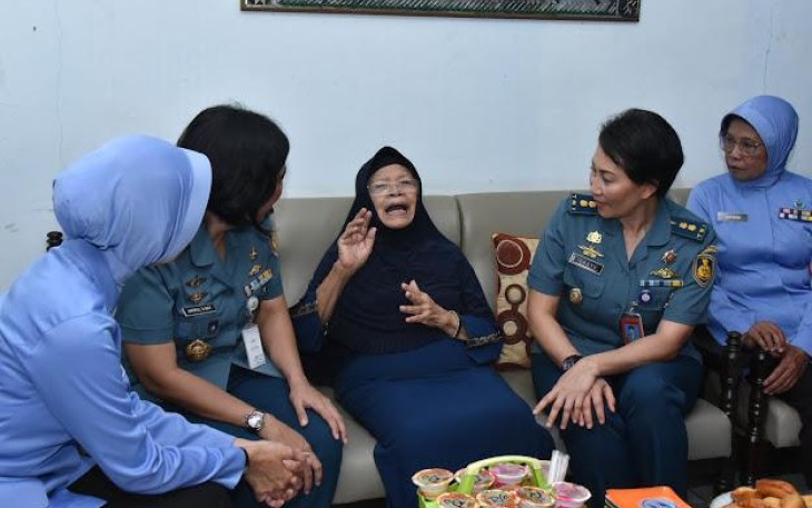 Korps Wanita TNI AL Laksanakan Anjangsana di Kediaman Purnawirawan 