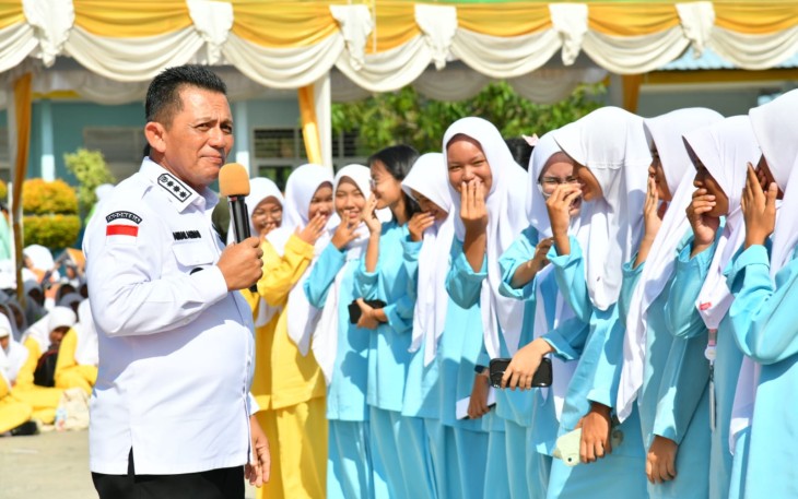  Gubernur Ansar saat Beri Motivasi Pelajar SMAN 5 Batam