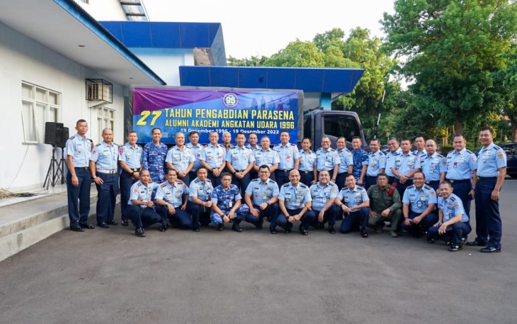 Panglima Koops Udara I Marsda TNI Mohammad Nurdin bersama "Parasena" Alumni AAU 96 Gelar Bakti Sosial untuk Masyarakat Kelurahan Jatiwaringin, Kecamatan Pondok Gede, Kota Bekasi