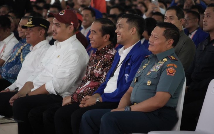 Panglima TNI Laksamana TNI Yudo Margono, S.E., M.M. mendampingi Presiden RI Ir. H. Joko Widodo (Jokowi) saat melakukan Kunjungan Kerja (Kunker) di Kabupaten Deli Serdang, Medan, Provinsi Sumatera Utara, Sabtu (19/8/2023). 