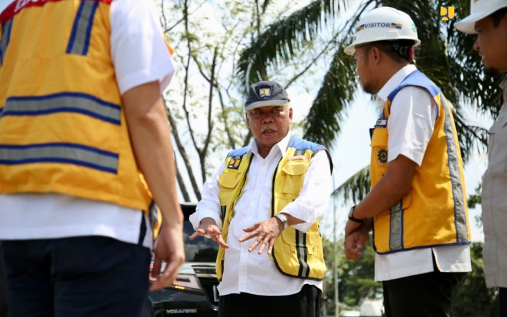 Menteri Basuki saat Tinjau Preservasi Jalan Lintas Timur Sumsel dengan Skema KPBU.