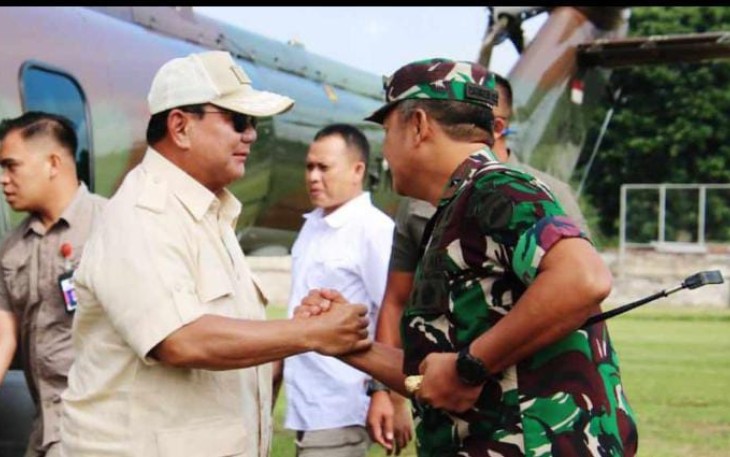 Brigjen TNI Rayen Obersyl saat menyambut kedatangan Menteri Pertahanan RI 