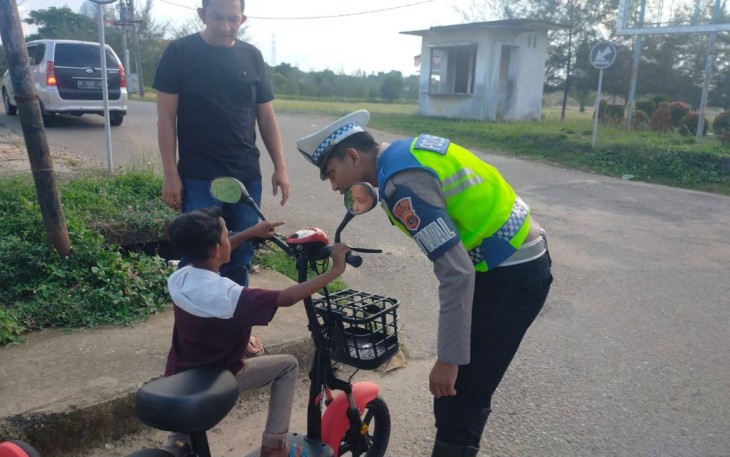 Kasat Lantas Polres Aceh Timur Imbau Tidak Digunakan di Jalan Raya