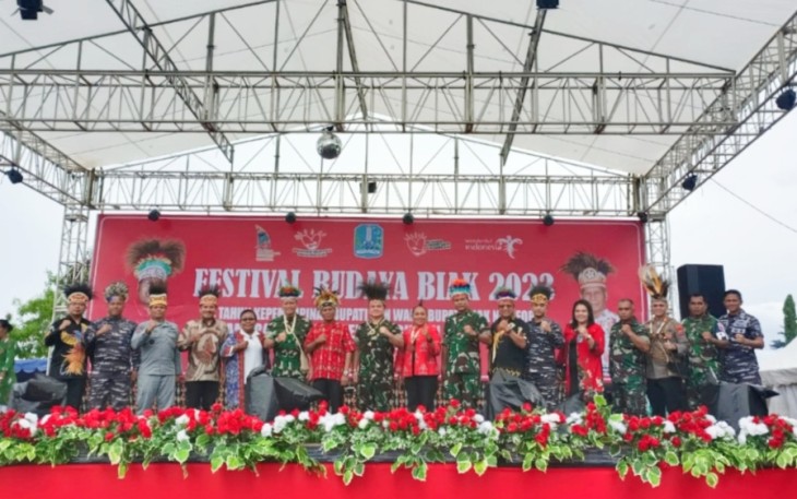  Perwira Staf Lanudal Biak Hadiri Festival Budaya Biak 2023 