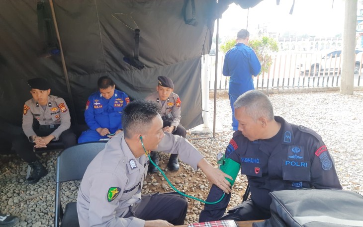 Subsatgas Dokkes Lakukan Pemeriksaan Kesehatan Terhadap Personel yang Melaksanakan Pengamanan