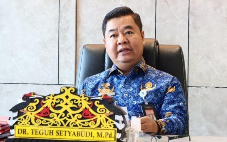 Dirjen Dukcapil Teguh Setyabudi saat memimpin rapat sosialisasi Permendagri No. 17 Tahun 2023.