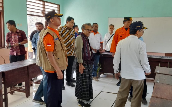 BNPB Serahkan Dukungan Operasional Penanganan Darurat Bencana Gempa NTT Kepada Pemerintah Kabupaten Kupang 