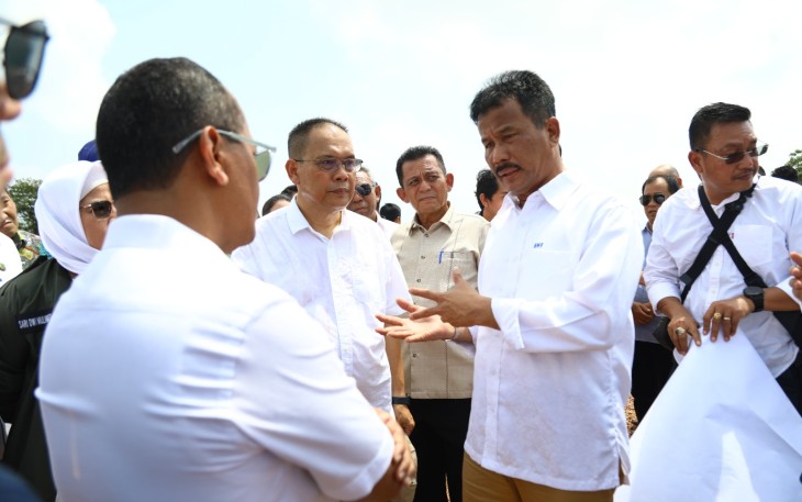 Kepala BP Batam, Muhammad Rudi saat mendampingi Bahlil Lahadalia 