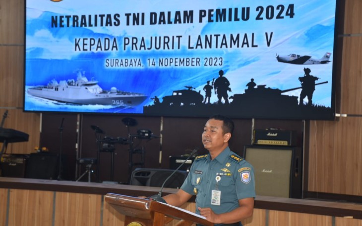 Kadiskum Lantamal V Letkol Laut (H) Harjanto, S. H Gelar Sosialisasi Netralitas TNI Dalam Pemilu 2024