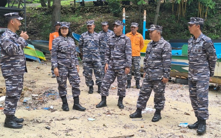 Komandan Pangkalan TNI AL (Danlanal) Malang Kolonel Laut (KH/W) Rinanda Sintasari., S. Sos., M. Tr. A. beserta rombongan Pejabat Utama Lanal Malang melaksanakan kunjungan kerja di wilayah kerja Posal Sendangbiru Kabupaten Malang, Rabu (13/12/2023)