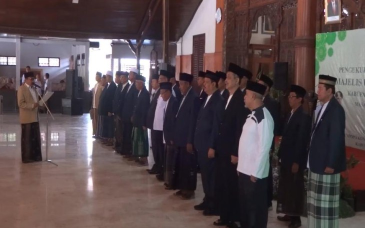 Pengurus MUI Kabupaten Tulungagung saat dilantik di Pendopo Kongas Arum Kusumaning Bongso