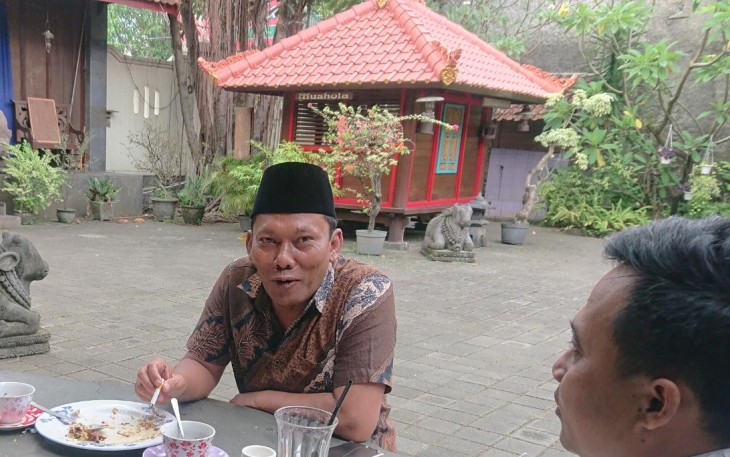 Kepala Kelurahan Kenayan Bekti Sutoto saat di wawancara